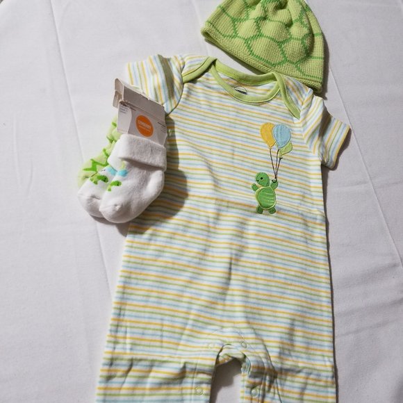 Gymboree Turtley Cute 3-6 Month Romper, socks & Hat NWT